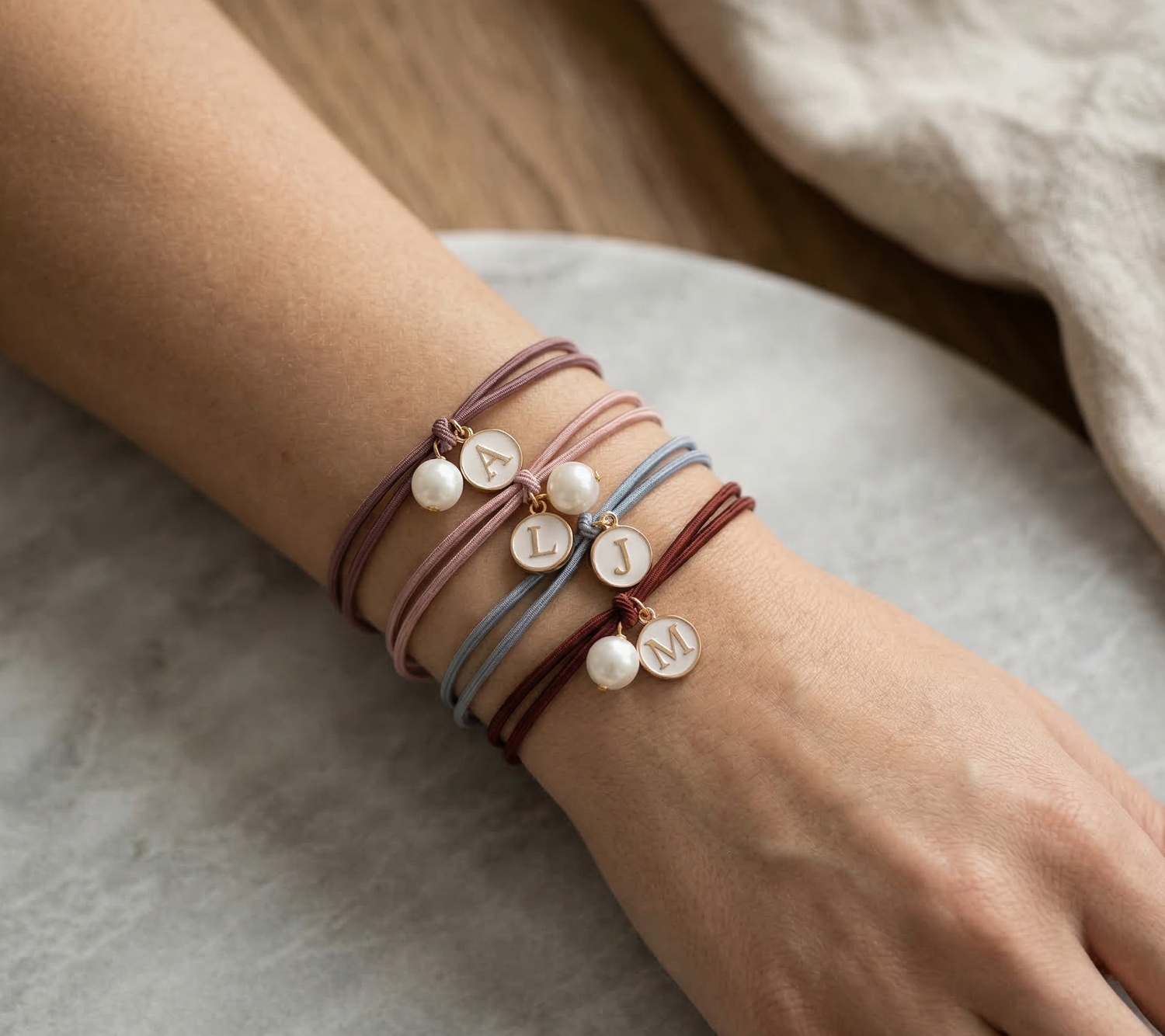 Pulsera perla con inicial