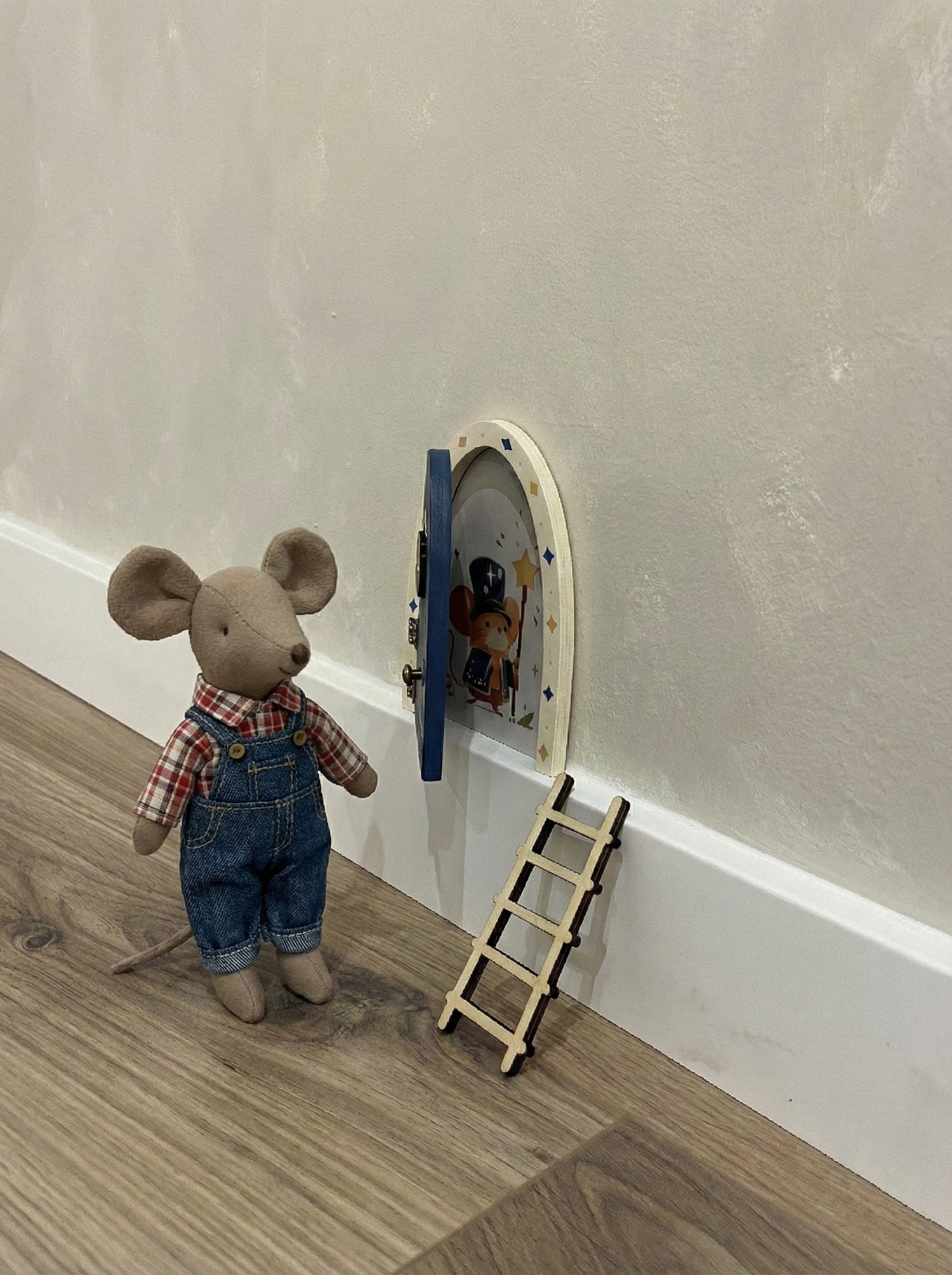 Puerta del Ratoncito Pérez Personalizada – Magia en su Habitación